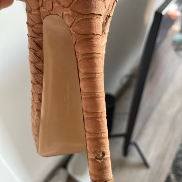 Salvatore Ferragamo Platform Pumps in size 8 - Picture 3 of 11
